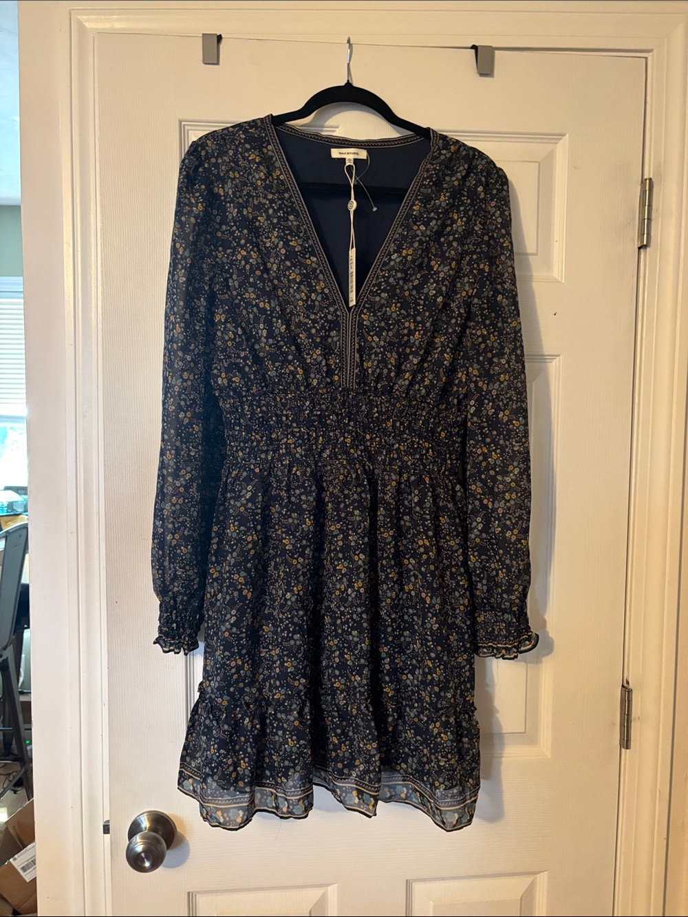 Max Studio Navy Floral V‑Neck Long Sleeve Mini Dress